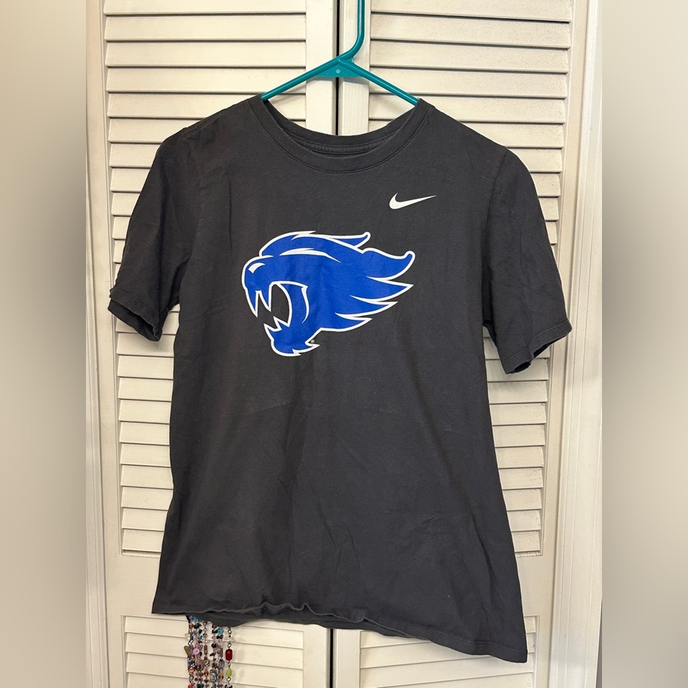 Nike Black T-Shirt with Blue wildcat University of Kentucky.  Youth xl
